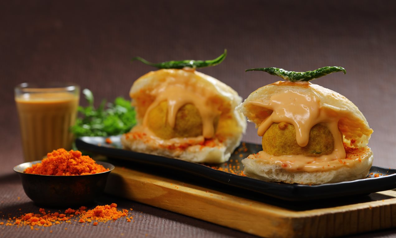 Vada Pav Logo Street Food Mumbai Stock Vector (Royalty Free) 1732608146 |  Shutterstock
